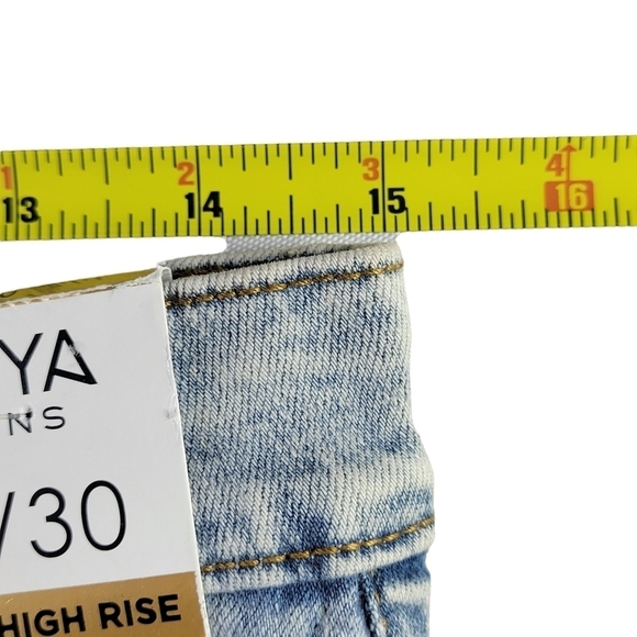 Ariya Jean Shorts Women Size 11/30 Curvy High Rise Raw Frayed Hem Denim New - Picture 9 of 13